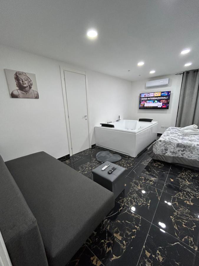 Giovanni Luxury Suites Napoli Bagian luar foto
