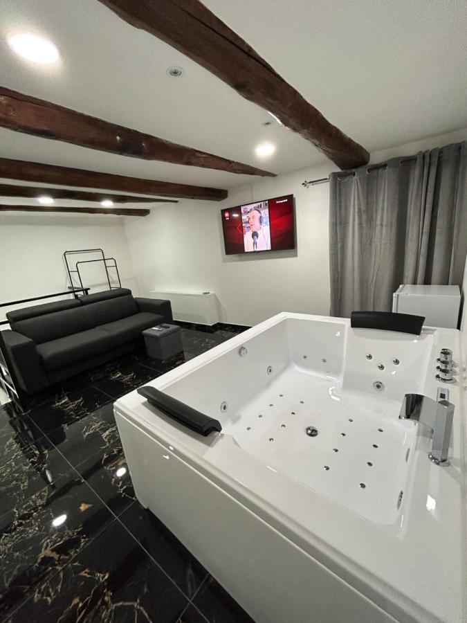 Giovanni Luxury Suites Napoli Bagian luar foto