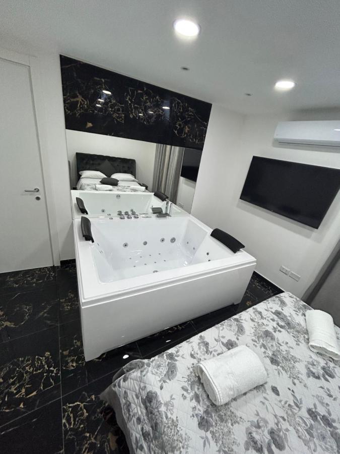 Giovanni Luxury Suites Napoli Bagian luar foto