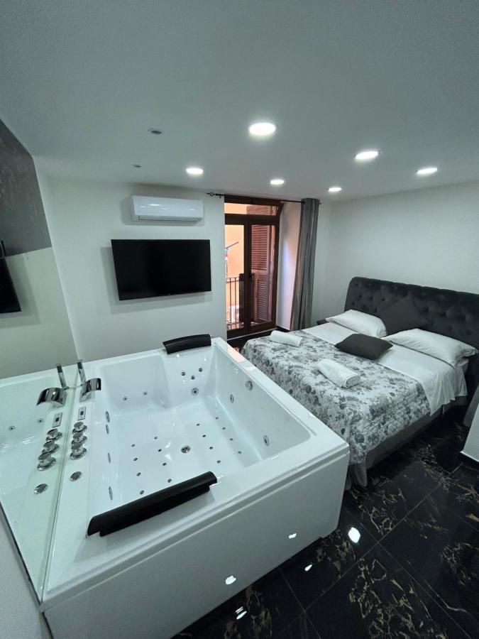 Giovanni Luxury Suites Napoli Bagian luar foto