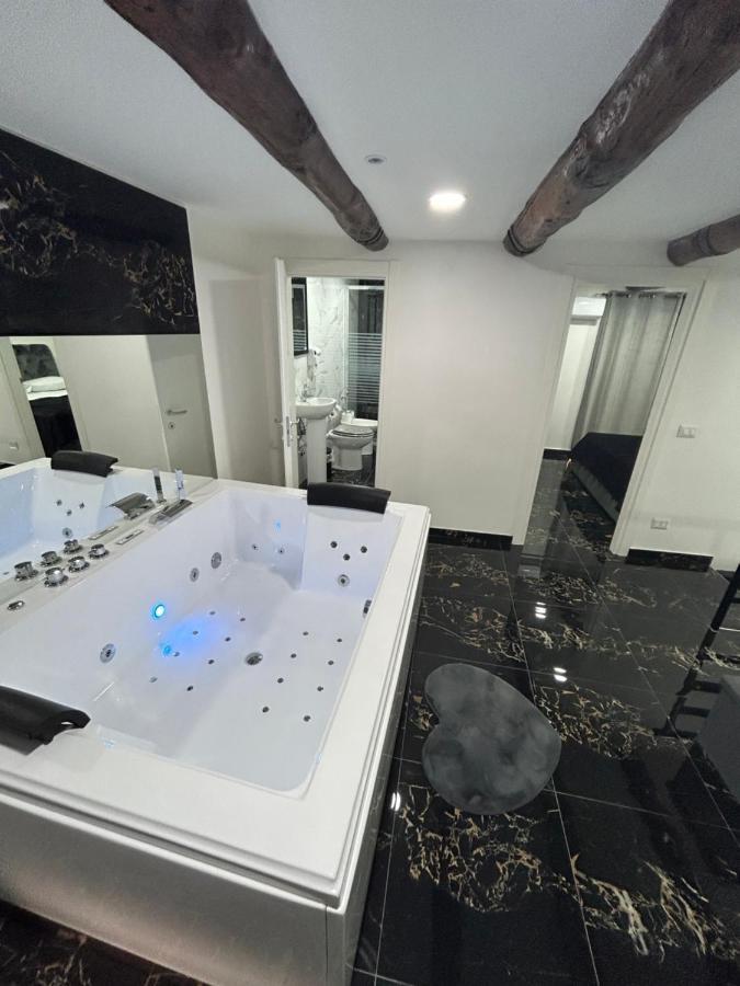 Giovanni Luxury Suites Napoli Bagian luar foto