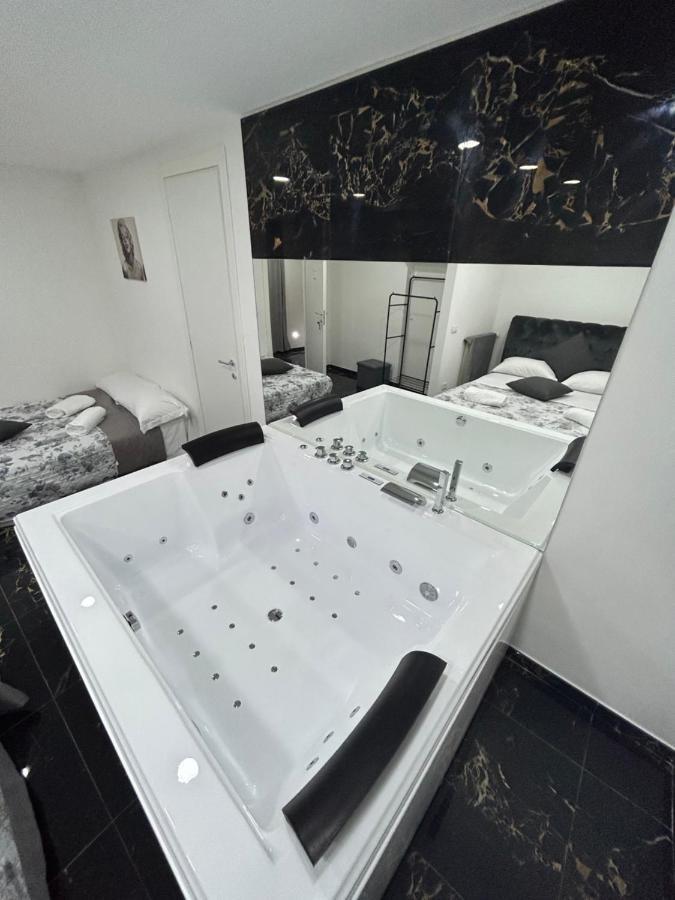 Giovanni Luxury Suites Napoli Bagian luar foto